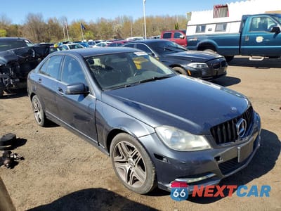 Czwarte zdjęcie samochodu z boku: 2014 MERCEDES-BENZ C 300 4MATIC VIN:WDDGF8AB6EG239875 - miniatura