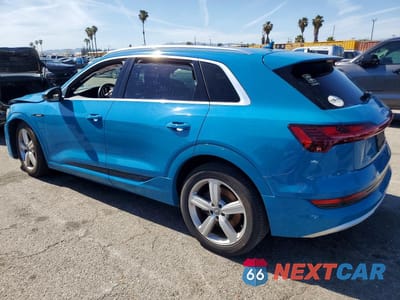 Drugie zdjęcie samochodu z przodu: 2019 AUDI E-TRON PREMIUM PLUS VIN:WA1LAAGE9KB011727 - miniatura