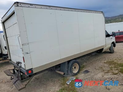 Trzecie zdjęcie samochodu z tyłu: 2014 FORD E350 BOX TRUCK VIN:1FDWE3FLXEDA61382 - miniatura