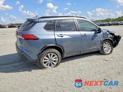 Trzecie zdjęcie samochodu z tyłu: 2024 TOYOTA COROLLA CROSS LE VIN:7MUCAABG7RV094064 - miniatura