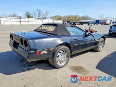Trzecie zdjęcie samochodu z tyłu: 1990 CHEV CORVETTE CONVERTIBLE VIN:1G1YY3383L5106604 - miniatura