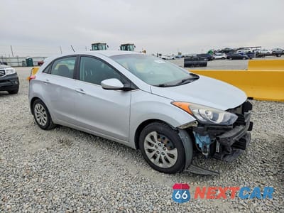 Czwarte zdjęcie samochodu z boku: 2016 HYUNDAI ELANTRA GT BASE VIN:KMHD35LHXGU319430 - miniatura