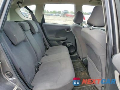 Zdjęcie 10 z 11 samochodu: 2013 HONDA FIT VIN:JHMGE8H33DC063710 - miniatura