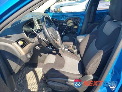 Zdjęcie 7 z 12 samochodu: 2018 JEEP CHEROKEE LATITUDE VIN:1C4PJLCB0JD558919 - miniatura