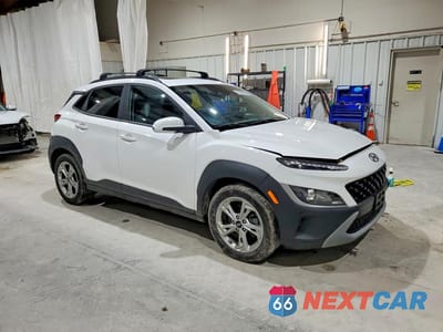 Czwarte zdjęcie samochodu z boku: 2022 HYUNDAI KONA SEL VIN:KM8K3CAB6NU805076 - miniatura