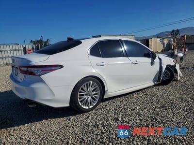 Trzecie zdjęcie samochodu z tyłu: 2018 TOYOTA CAMRY XLE VIN:4T1B11HK9JU028984 - miniatura