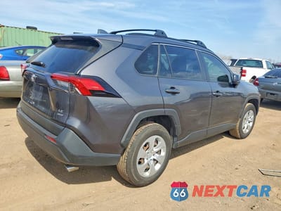 Trzecie zdjęcie samochodu z tyłu: 2019 TOYOTA RAV4 LE VIN:JTMF1RFV6KJ006235 - miniatura