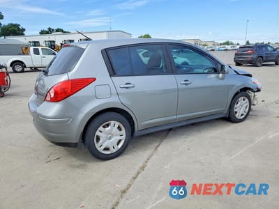 Trzecie zdjęcie samochodu z tyłu: 2010 NISSAN VERSA 1.8 S VIN:3N1BC1CP1AL465022 - miniatura