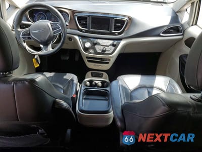 Zdjęcie 8 z 13 samochodu: 2018 CHRYSLER PACIFICA VIN:2C4RC1BG5JR110371 - miniatura