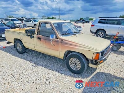 Czwarte zdjęcie samochodu z boku: 1984 TOYOTA PICKUP BASE VIN:JT4RN55R9E0046284 - miniatura