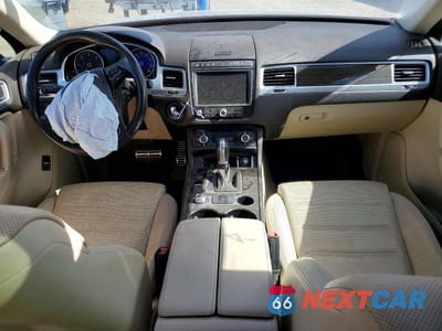 Zdjęcie 8 z 13 samochodu: 2016 VOLKSWAGEN TOUAREG TDI VIN:WVGEP9BP9GD003090 - miniatura