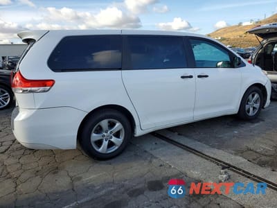 Trzecie zdjęcie samochodu z tyłu: 2011 TOYOTA SIENNA BASE 7-PASSENGER VIN:5TDZK3DC0BS171709 - miniatura