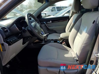 Zdjęcie 7 z 11 samochodu: 2014 KIA SORENTO LX VIN:5XYKT4A72EG509964 - miniatura