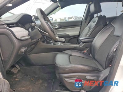 Zdjęcie 7 z 13 samochodu: 2024 JEEP COMPASS LATITUDE VIN:3C4NJDBNXRT599184 - miniatura