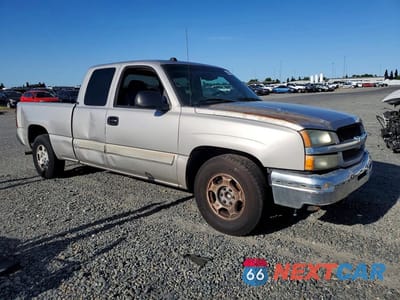 Czwarte zdjęcie samochodu z boku: 2004 CHEVROLET SILVERADO C1500 VIN:2GCEC19T641400185 - miniatura