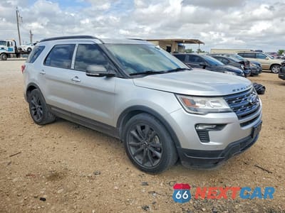 Czwarte zdjęcie samochodu z boku: 2019 FORD EXPLORER XLT VIN:1FM5K7D83KGA60031 - miniatura
