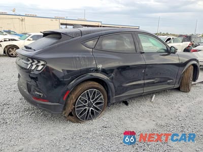 Trzecie zdjęcie samochodu z tyłu: 2025 FORD MUSTANG MACH-E PREMIUM VIN:3FMTK3R43SMA50322 - miniatura