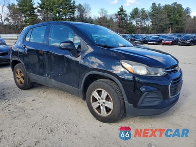 Czwarte zdjęcie samochodu z boku: 2018 CHEVROLET TRAX LS VIN:3GNCJNSB2JL321426 - miniatura