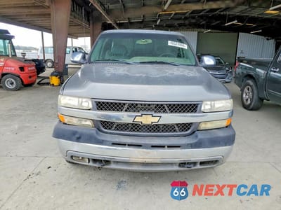 Piąte zdjęcie samochodu w środku: 2001 CHEVROLET SILVERADO K2500 HEAVY DUTY VIN:1GCHK29G81E230785 - miniatura