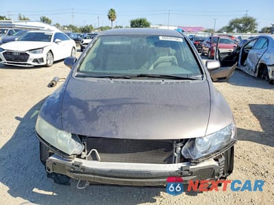 Piąte zdjęcie samochodu w środku: 2010 HONDA CIVIC LX VIN:19XFA1F5XAE030793 - miniatura