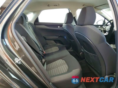 Zdjęcie 10 z 11 samochodu: 2026 KIA K5 LXS VIN:KNAG24J73T5476002 - miniatura