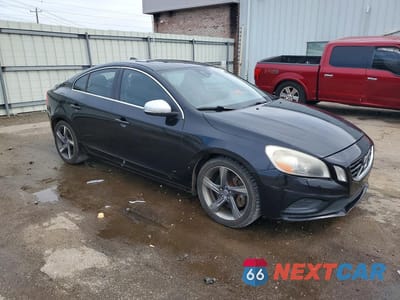 Czwarte zdjęcie samochodu z boku: 2013 VOLVO S60 T6 VIN:YV1902FH5D2187255 - miniatura