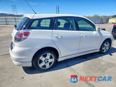 Trzecie zdjęcie samochodu z tyłu: 2005 TOYOTA COROLLA MATRIX XR VIN:2T1KR30E05C385729 - miniatura