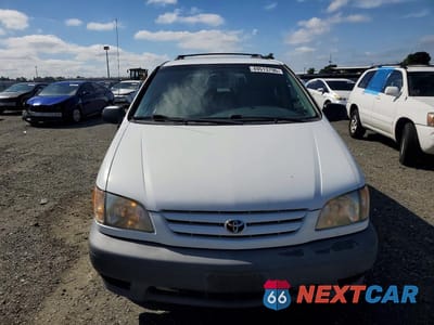 Piąte zdjęcie samochodu w środku: 2002 TOYOTA SIENNA CE VIN:4T3ZF19C02U433812 - miniatura