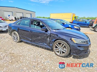 Czwarte zdjęcie samochodu z boku: 2018 VOLKSWAGEN PASSAT S VIN:1VWAA7A33JC009890 - miniatura