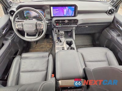Zdjęcie 8 z 14 samochodu: 2025 TOYOTA LAND CRUISER BASE VIN:JTEABFAJ8S5011905 - miniatura
