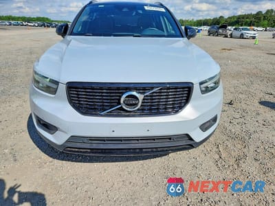 Piąte zdjęcie samochodu w środku: 2021 VOLVO XC40 T5 R-DESIGN VIN:YV4162UM4M2494110 - miniatura