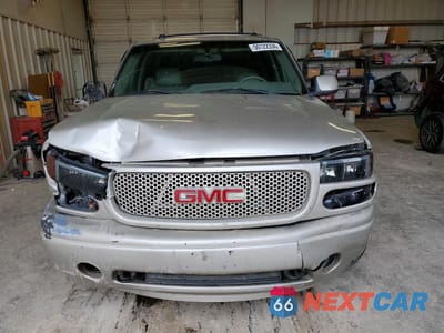 Piąte zdjęcie samochodu w środku: 2004 GMC YUKON DENALI VIN:1GKEK63U04J165102 - miniatura