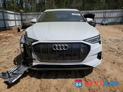Piąte zdjęcie samochodu w środku: 2021 AUDI E-TRON PREMIUM VIN:WA1AAAGE8MB008747 - miniatura
