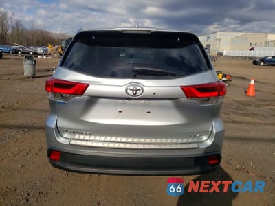Zdjęcie 6 z 12 samochodu: 2018 TOYOTA HIGHLANDER LE PLUS VIN:5TDBZRFH7JS870472 - miniatura