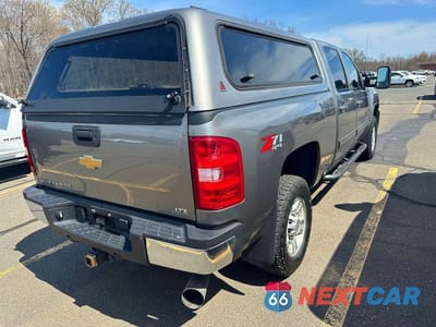 Czwarte zdjęcie samochodu z boku: 2009 CHEVROLET SILVERADO K2500 HEAVY DUTY LTZ VIN:1GCHK63669F139821 - miniatura