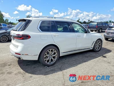 Trzecie zdjęcie samochodu z tyłu: 2024 BMW X7 XDRIVE40I VIN:5UX23EM00R9T80911 - miniatura