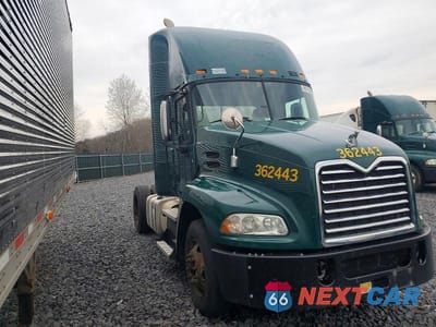 2017 MACK CXU612 SEMI TRUCK 1M1AW01X7HM009751 - główne zdjęcie licytacji z USA - miniatura