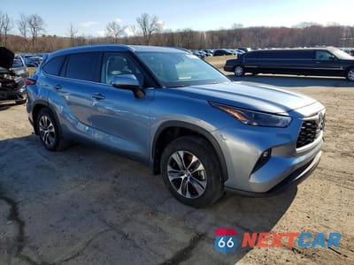 Czwarte zdjęcie samochodu z boku: 2023 TOYOTA HIGHLANDER HYBRID XLE VIN:5TDKBRCH3PS119452 - miniatura