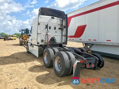 Trzecie zdjęcie samochodu z tyłu: 2014 FREIGHTLINER CASCADIA 125 SEMI TRUCK VIN:1FUJGLDV1ELFV4303 - miniatura