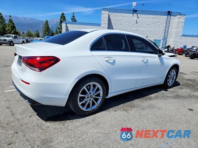 Trzecie zdjęcie samochodu z tyłu: 2019 MERCEDES-BENZ A 220 VIN:WDD3G4EB7KW026630 - miniatura