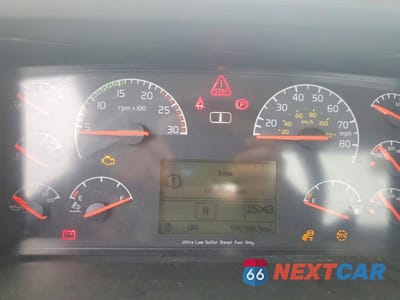 Zdjęcie 8 z 10 samochodu: 2017 VOLVO VNL SEMI TRUCK VIN:4V4N39TG6HN988222 - miniatura