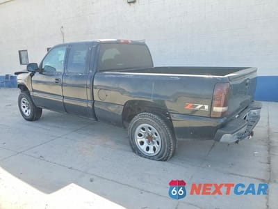 Drugie zdjęcie samochodu z przodu: 2001 CHEVROLET SILVERADO K1500 VIN:1GCEK19T01E252161 - miniatura