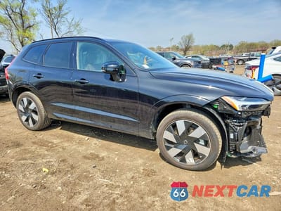 Czwarte zdjęcie samochodu z boku: 2025 VOLVO XC60 ULTRA VIN:YV4H60RM4S1101995 - miniatura