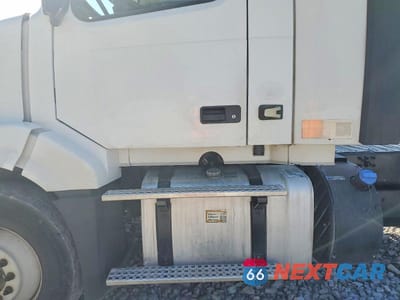 Zdjęcie 9 z 10 samochodu: 2018 VOLVO VNL SEMI TRUCK VIN:4V4N39TG5JN892460 - miniatura