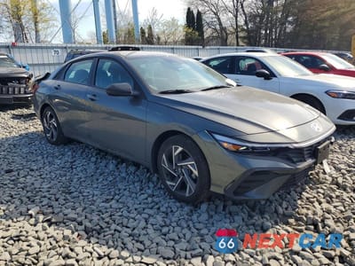 Czwarte zdjęcie samochodu z boku: 2025 HYUNDAI ELANTRA SEL SPORT VIN:KMHLM4DG6SU975237 - miniatura