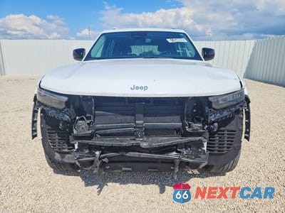 Piąte zdjęcie samochodu w środku: 2023 JEEP GRAND CHEROKEE L LAREDO VIN:1C4RJJAG7P8867543 - miniatura