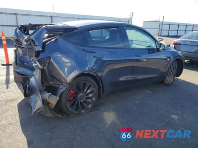 Trzecie zdjęcie samochodu z tyłu: 2022 TESLA MODEL Y VIN:7SAYGDEF5NF451729 - miniatura