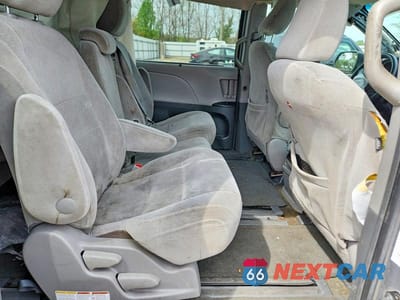 Zdjęcie 11 z 13 samochodu: 2015 TOYOTA SIENNA LE VIN:5TDKK3DC2FS550976 - miniatura