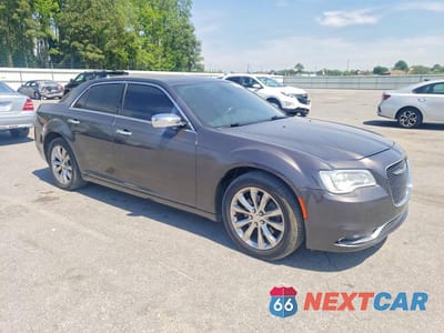 Czwarte zdjęcie samochodu z boku: 2016 CHRYSLER 300C VIN:2C3CCAKG7GH261771 - miniatura