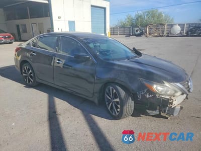 Czwarte zdjęcie samochodu z boku: 2017 NISSAN ALTIMA 2.5 SR VIN:1N4AL3AP4HC122725 - miniatura
